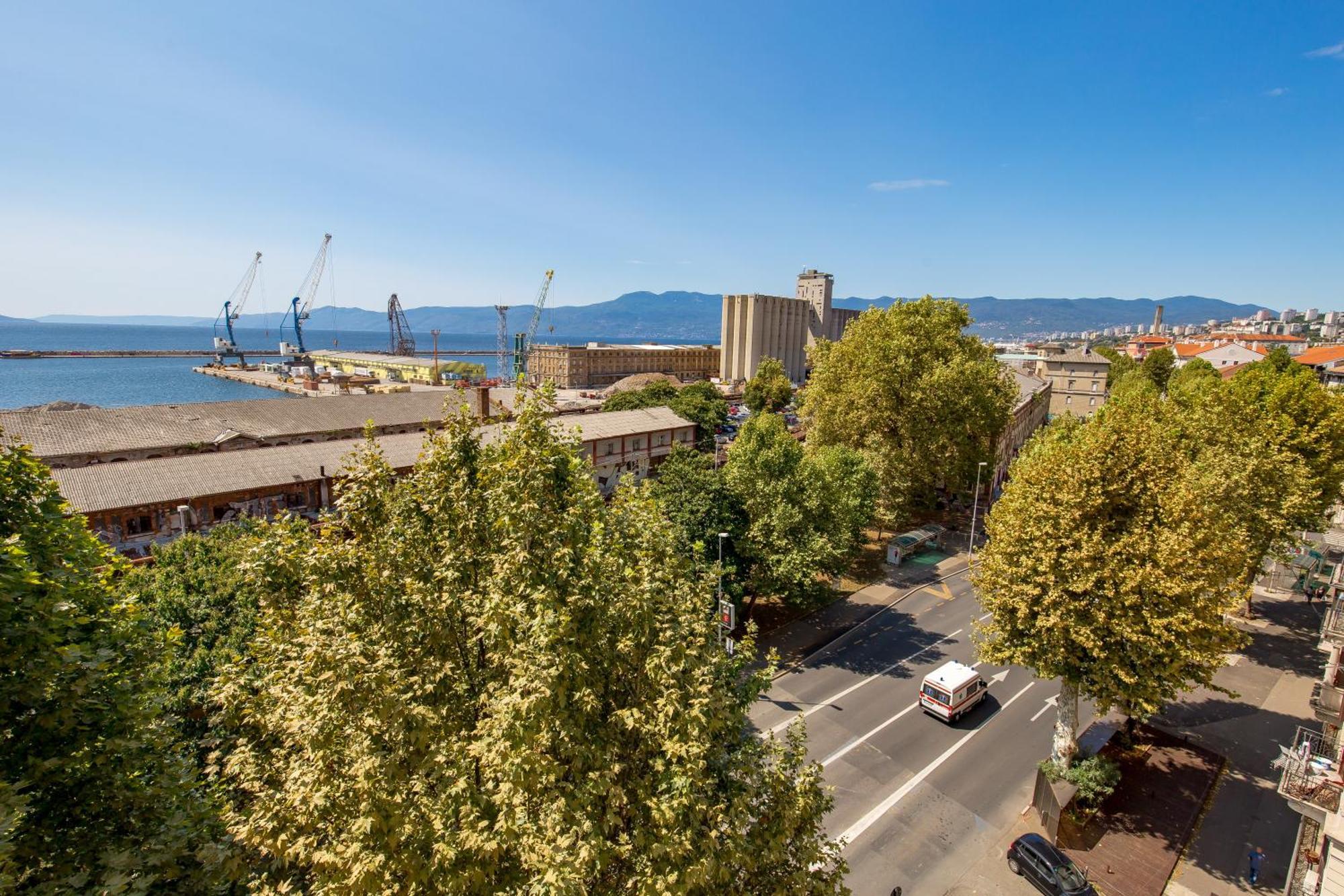 Apartments Bristol 2 Риека Экстерьер фото